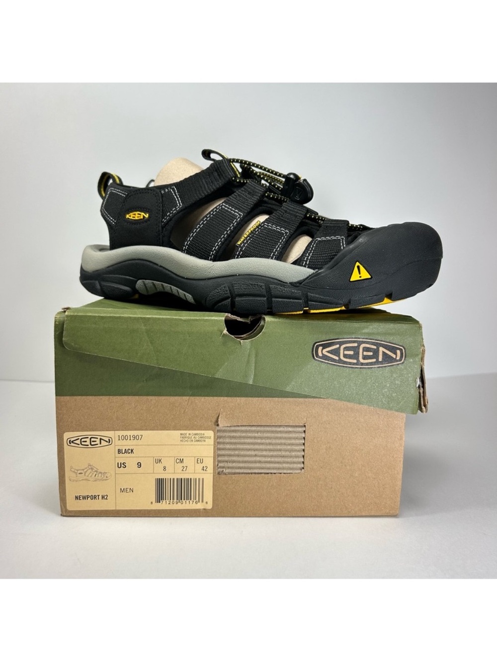 Keen Newport H2 Waterfront Sandal Men’s Size 9 Black Brand New Non- Marking Sole
